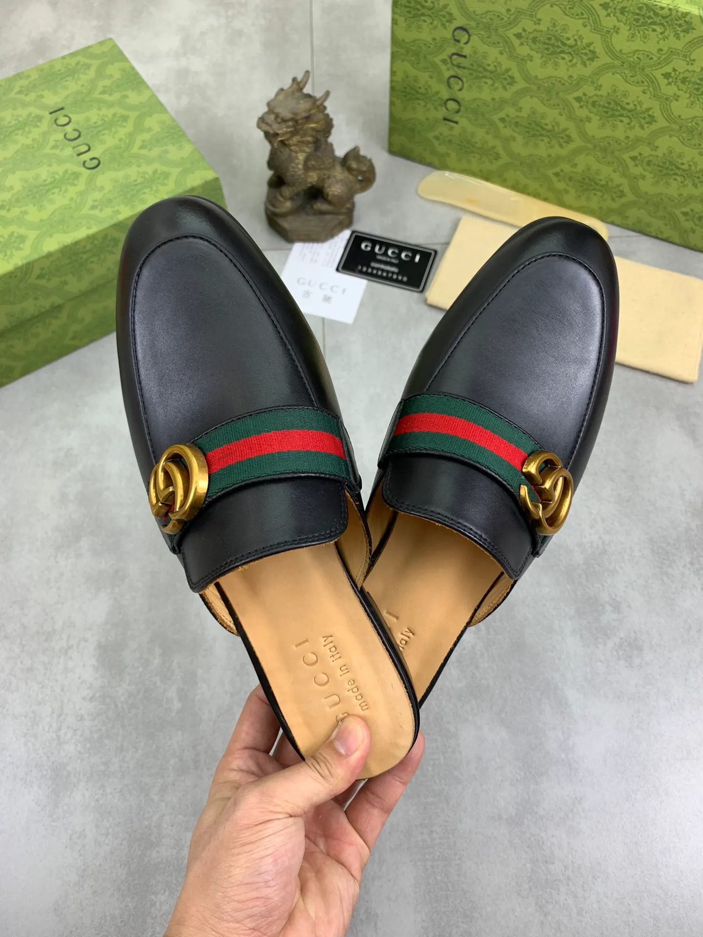 Men's Men's Shoes💰P480💰【New Style】Water-dyed Niuli High Quality Gucci half-drag business leather shoes hot selection (Gucci) official website latest Gucci half-drag 🎁 business leather shoes, hot style 💥 simple and elegant style, exclusive for trendy men. Unique official website latest brand original double G embossing Elements 👑 Original Gucci decoration, fashionable and elegant, fabric original calfskin ✅ Fully imported first-layer cowhide lining, official website designated wear-resistant, rubber business outsole, classic model taken at the counter in real life 🎬Number: 38-44 (45 46 customized) 2⃣️colors available
